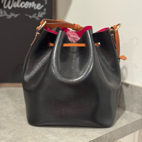 DOONEY & BOURKE SIENA SERENA DRAWSTRING BUCKET BAG! Very Gently Used!! - Picture 2 of 13